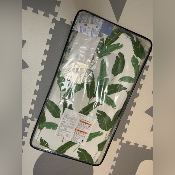 Dockatot Deluxe Banana leaves. Like new! - Picture 3 of 4